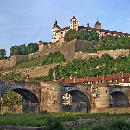 Zentral Wohnen - Inkl. Privatem Stellplatz Leilighet Würzburg Eksteriør bilde